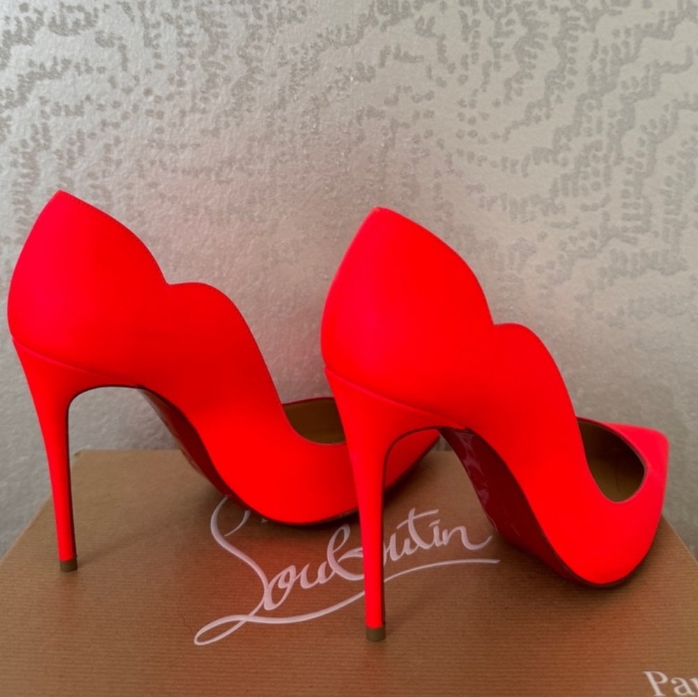 AUTHENTIC CHRISTIAN LOUBOUTIN HOT CHICK 100 FLUO MATT IN BIKINI PINK